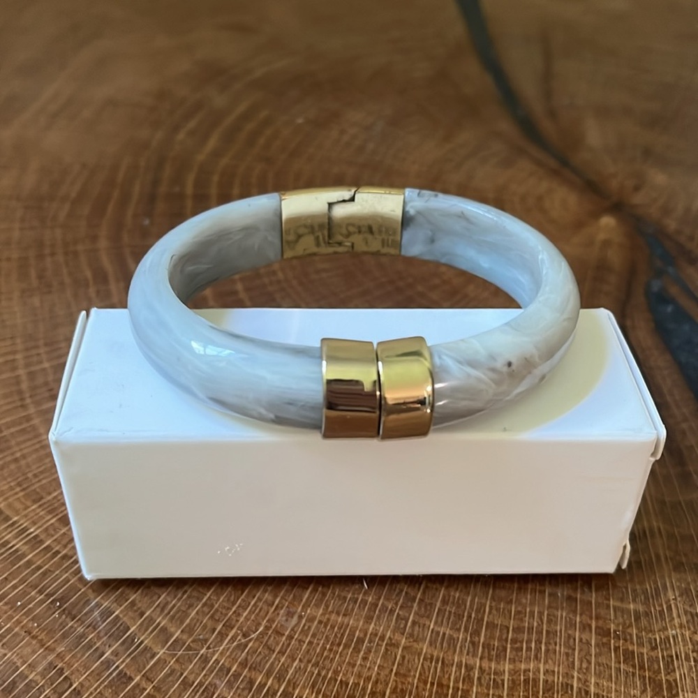 Seven Assorted bracelets - Picture 4 of 9